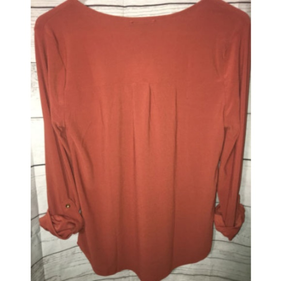 Mine Blouse Size M V Neck Front Half Zip - Picture 2 of 8